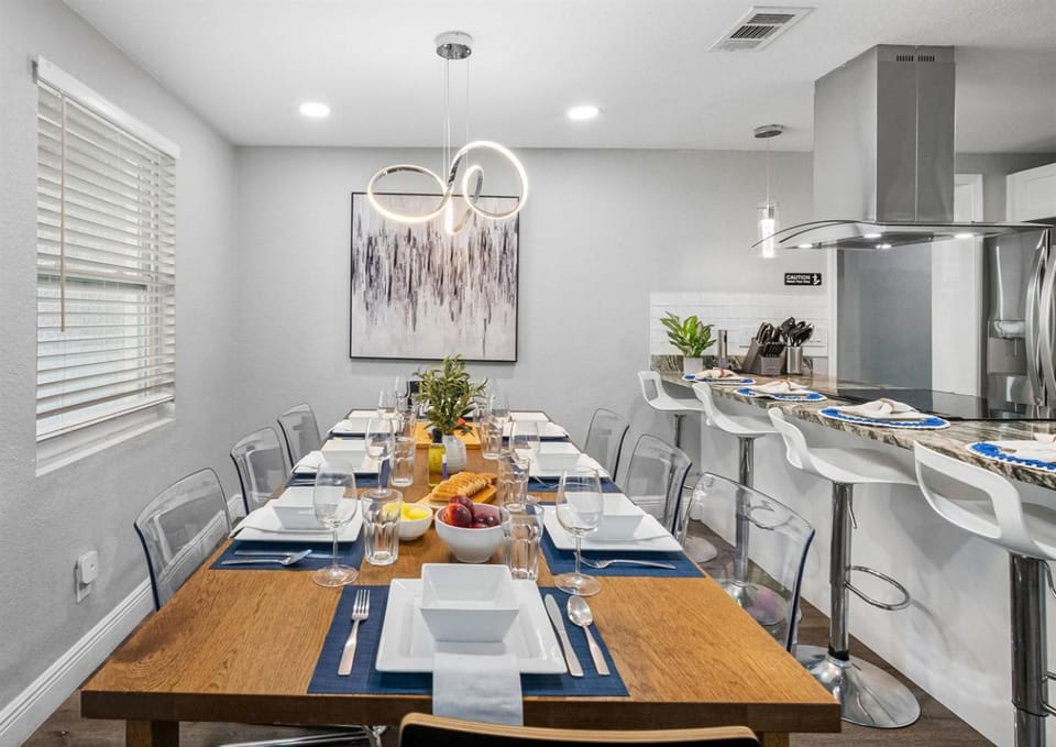 Family-Friendly Tampa Home with FREE Heated Pool House in Tampa