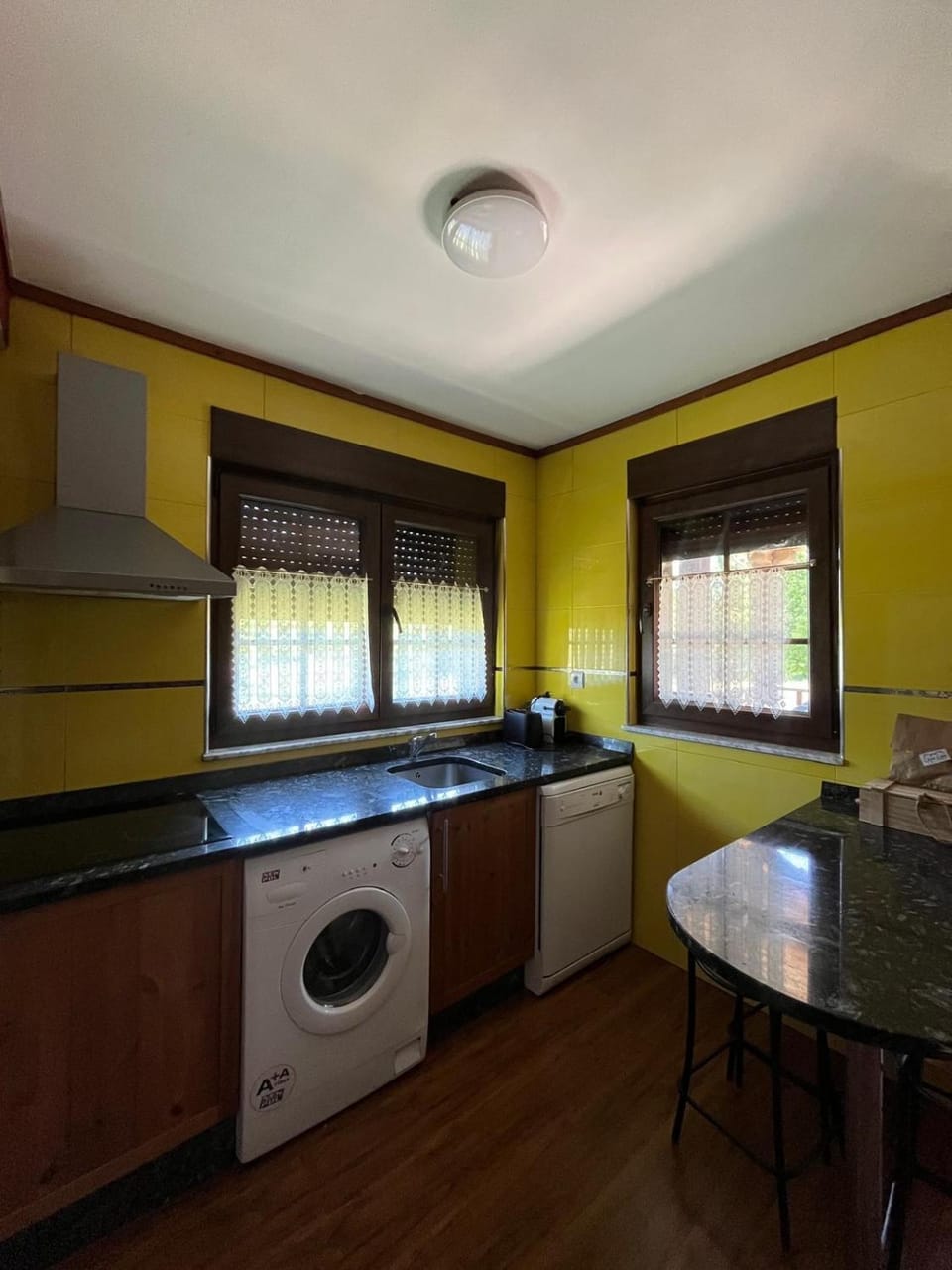 Kitchen or kitchenette, dishwasher, washing machine