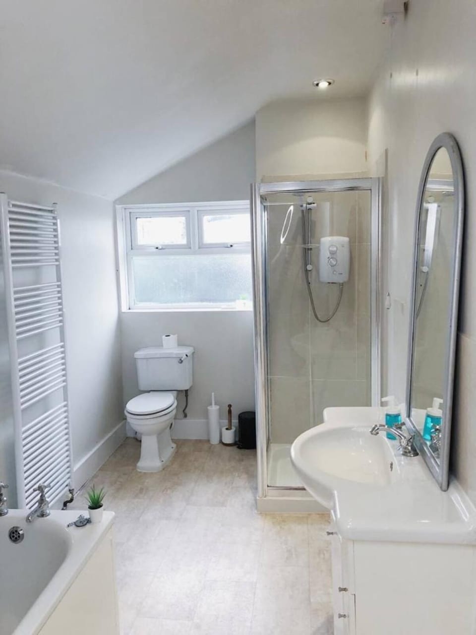 Shower, Toilet, Bathroom, Bath