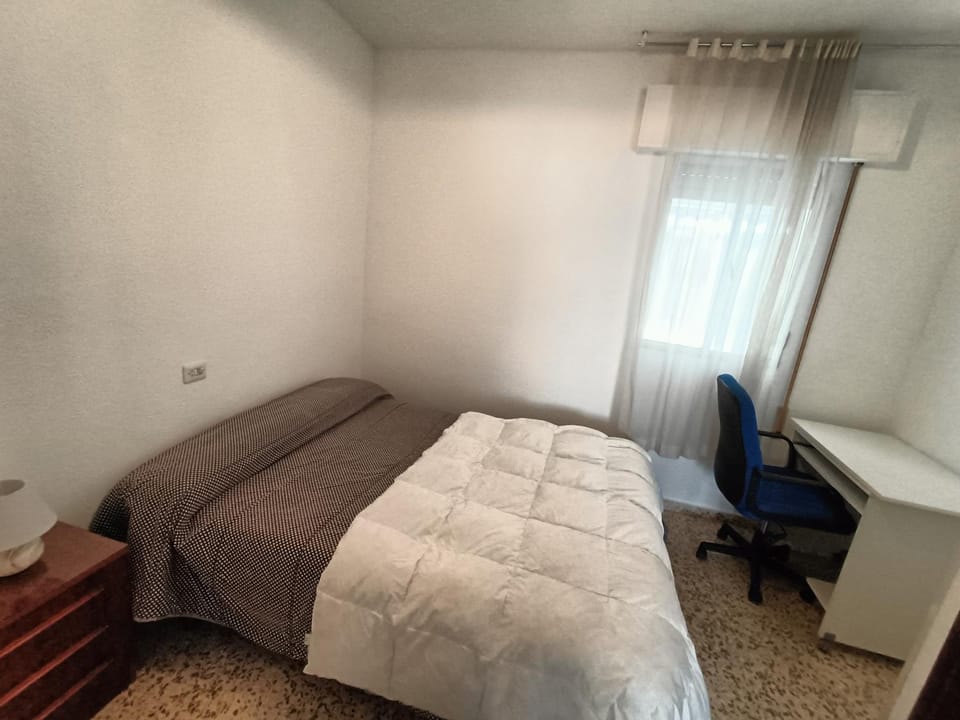 Photo of the whole room, Bedroom