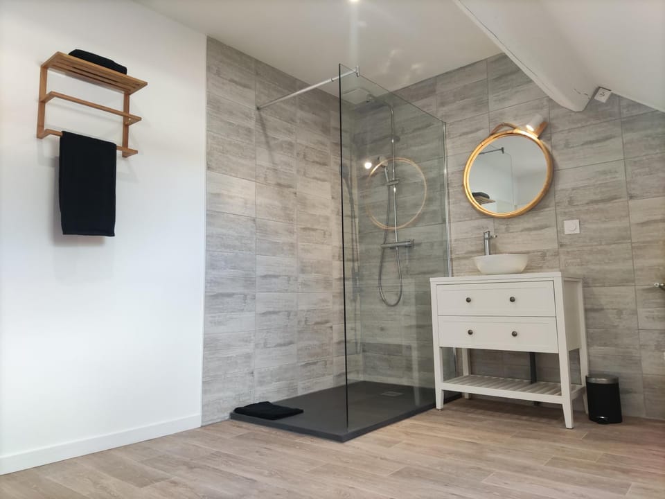 Shower, Bathroom, towels