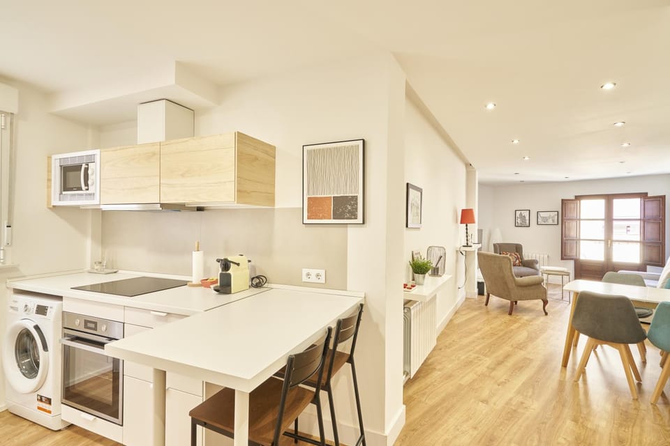 Kitchen or kitchenette, pet friendly, stove