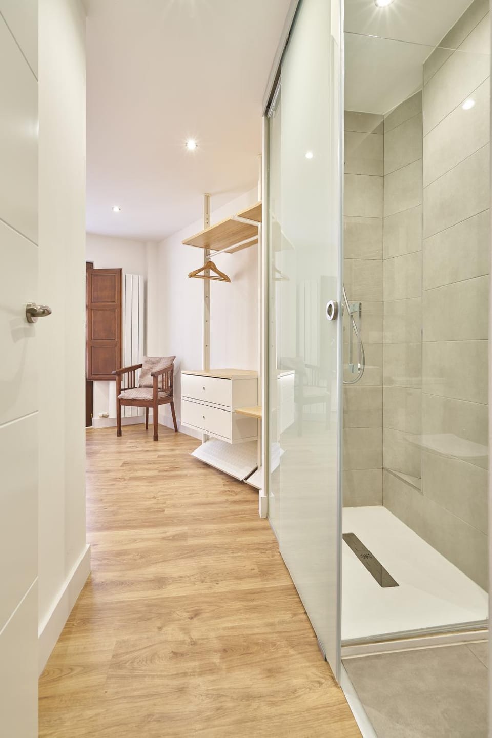 Shower, Bed, Bathroom, Bedroom, towels
