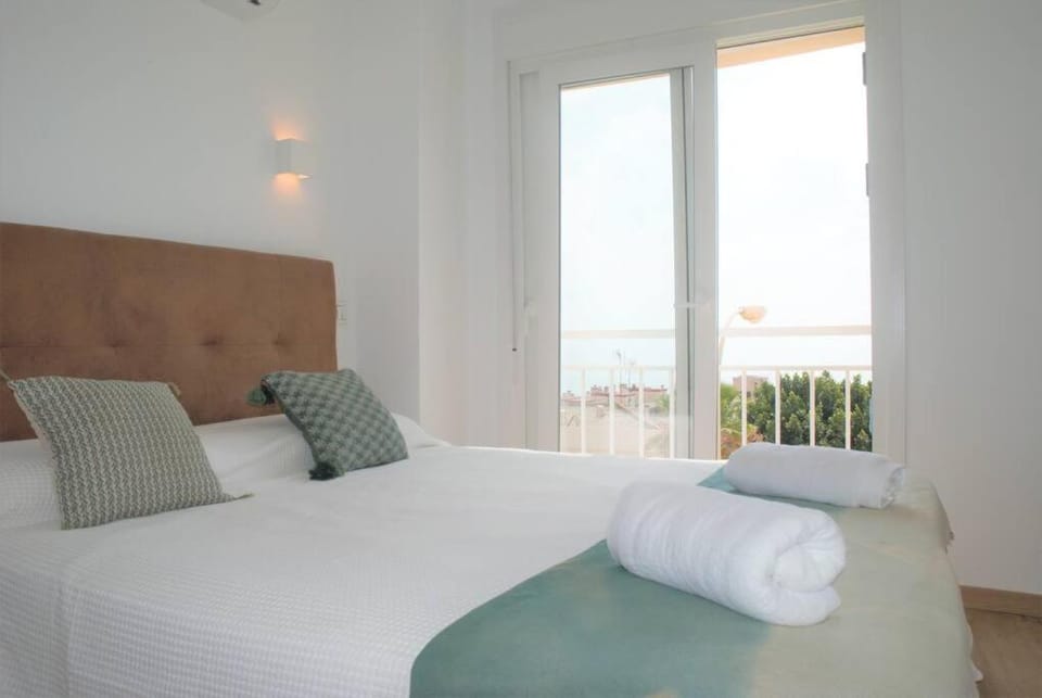 Mercedes Torremolinos Central 2 Bedroom, Sea Views Apartment in Torremolinos