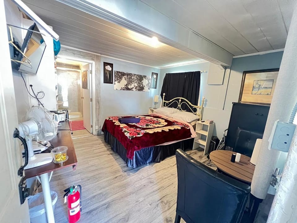 Guest Suite - Private Retreat - J-1 Bed and Breakfast in Abbotsford
