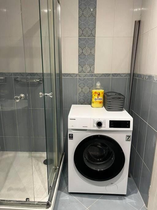Shower, Bathroom, washing machine