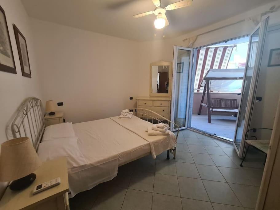 Bedroom, air conditioner