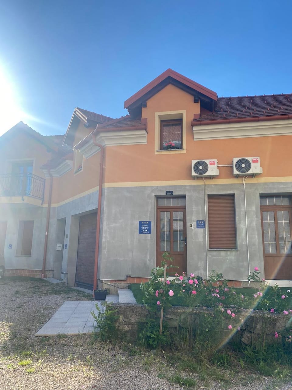 Property building, Facade/entrance, Day
