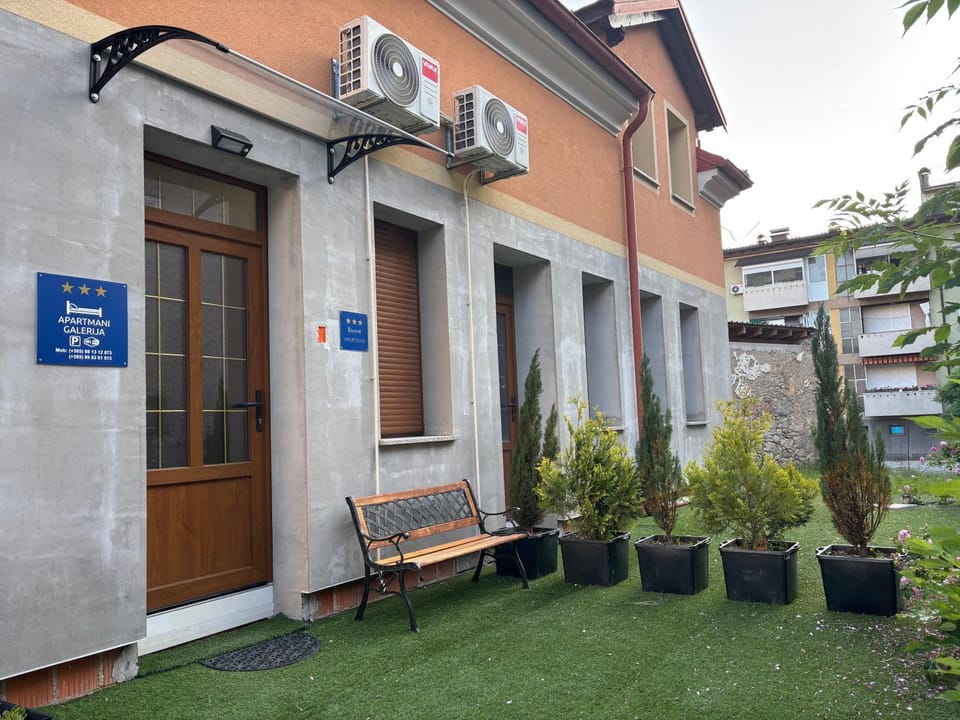 Facade/entrance