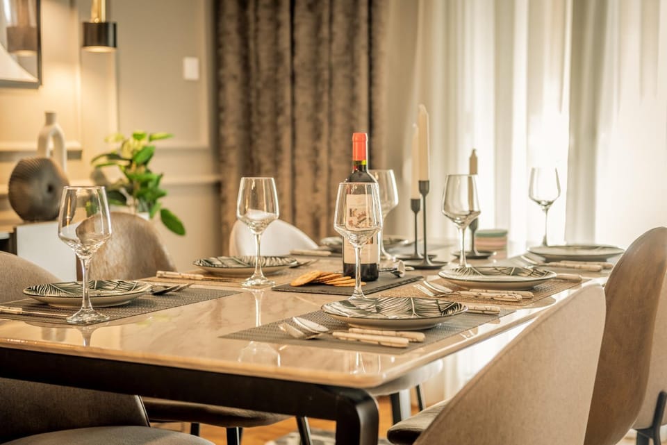 Food and drinks, Dining area, Food, Drinks