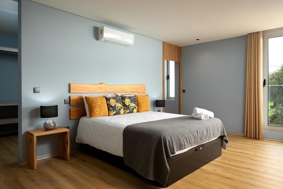 Bed, Bedroom, wardrobe, air conditioner