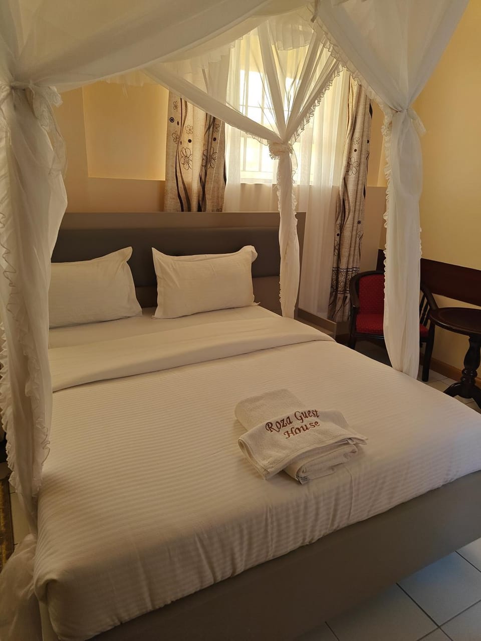 Bedroom, towels