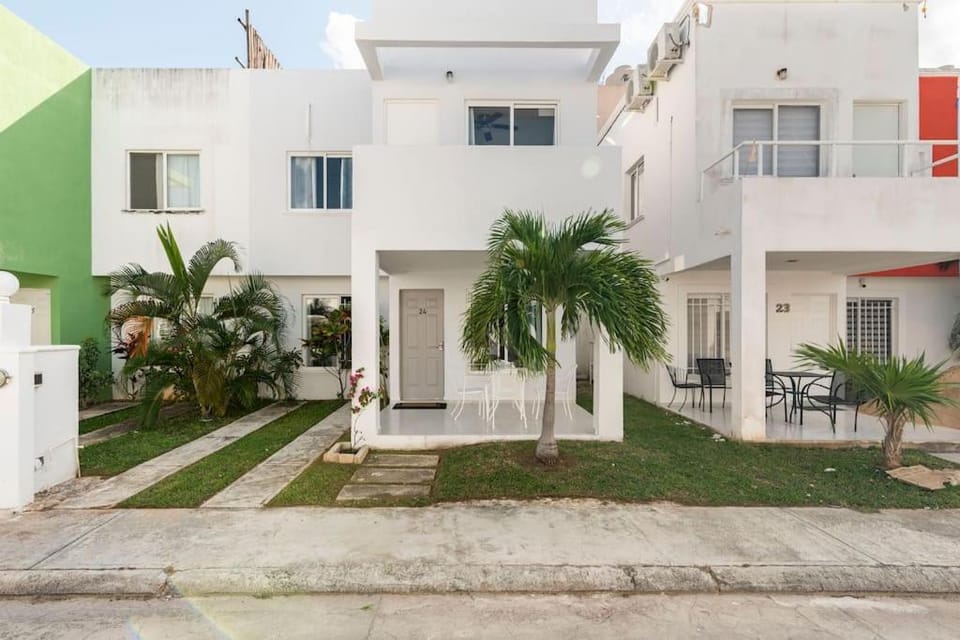 Property building, Garden, Garden view, Street view