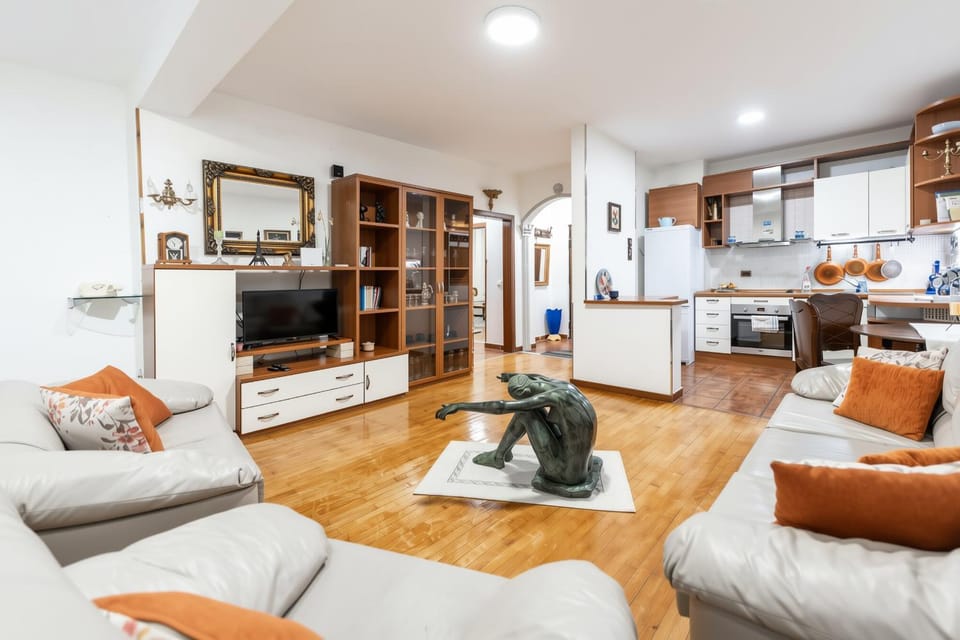 Communal lounge/ TV room, TV and multimedia, Kitchen or kitchenette, Living room, Seating area, Dining area, Evening entertainment, dishwasher, minibar, oven, stove, toaster