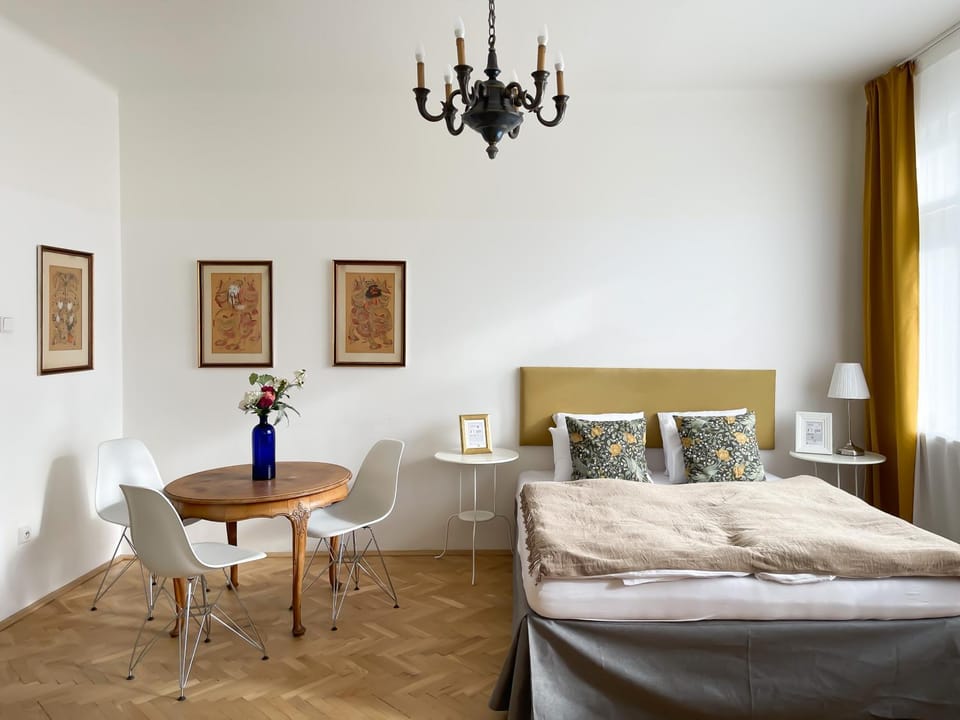 Seating area, Bedroom