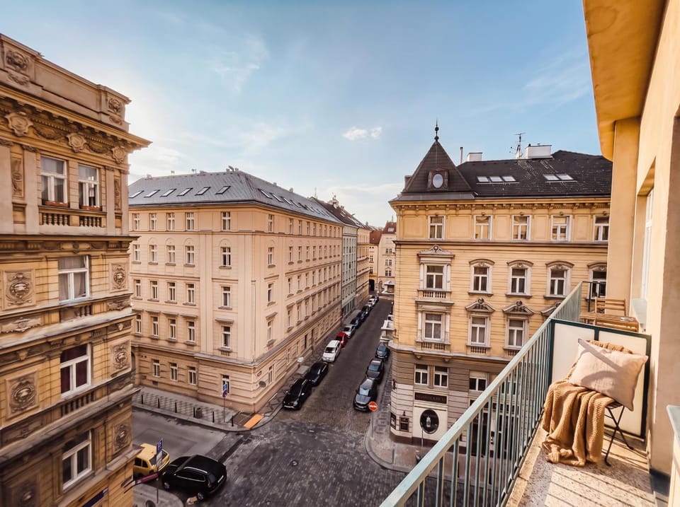 Property building, Day, Neighbourhood, View (from property/room), Balcony/Terrace, City view, Street view, Location