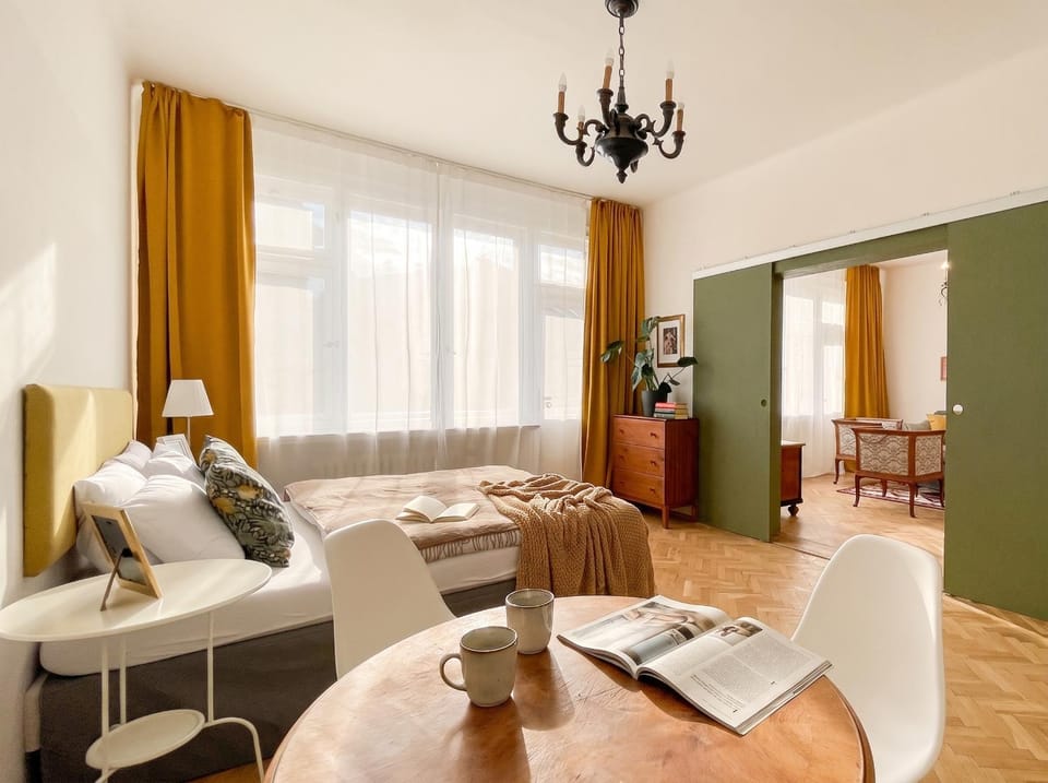 Bed, Photo of the whole room, Dining area, Bedroom