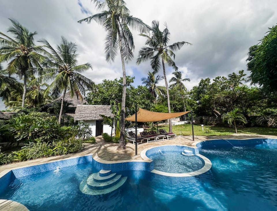 Day, Garden, Garden view, Pool view, Swimming pool, sunbed