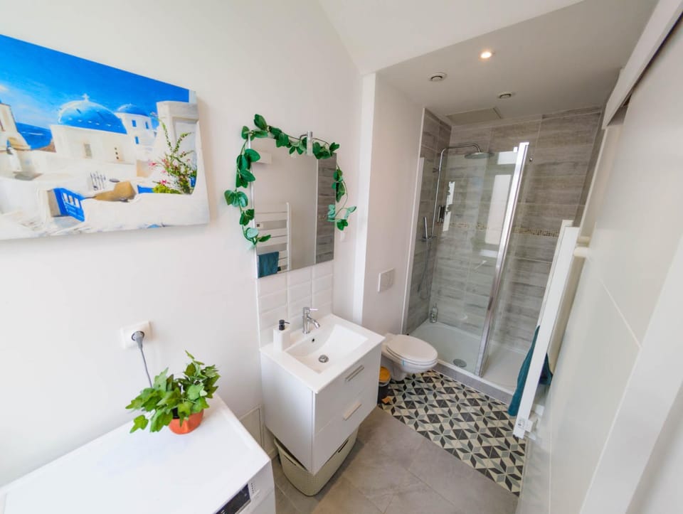 Shower, Bathroom