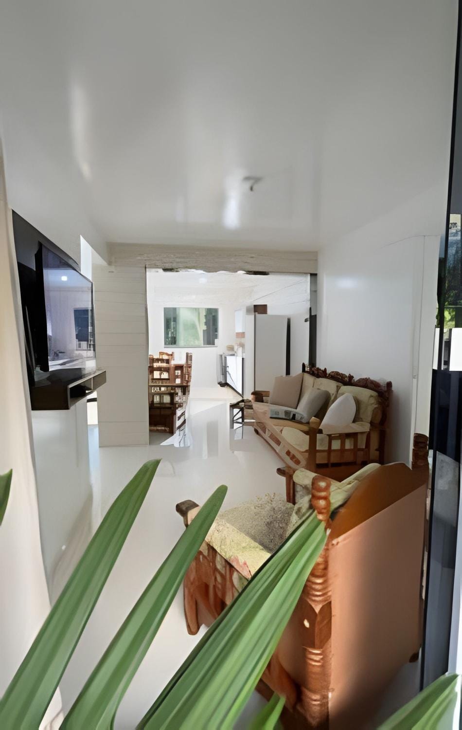 TV and multimedia, Kitchen or kitchenette, Living room, Seating area, Dining area