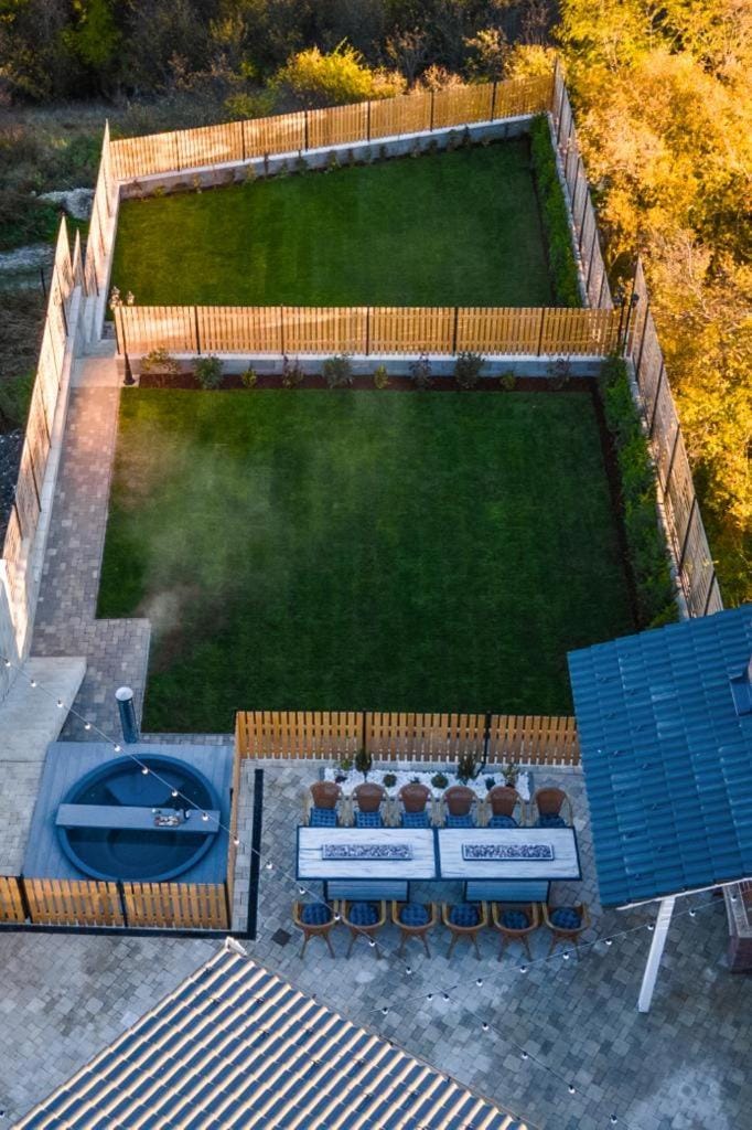 Moonlight Hill Point House in Romania