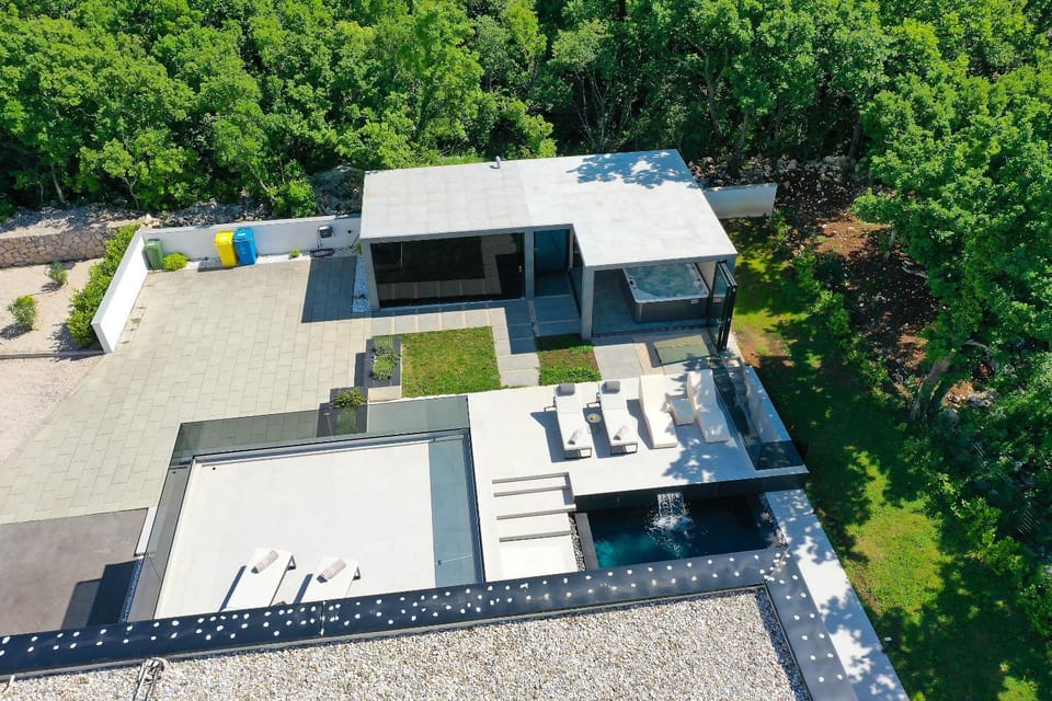 Property building, Spa and wellness centre/facilities, Swimming pool, sunbed