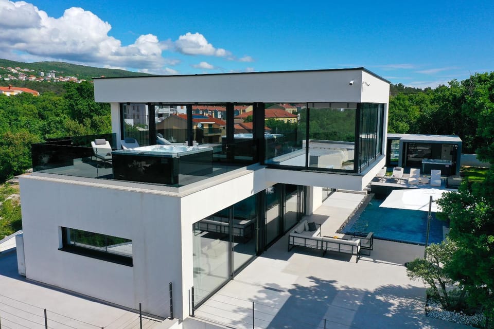 Property building, Balcony/Terrace, Swimming pool