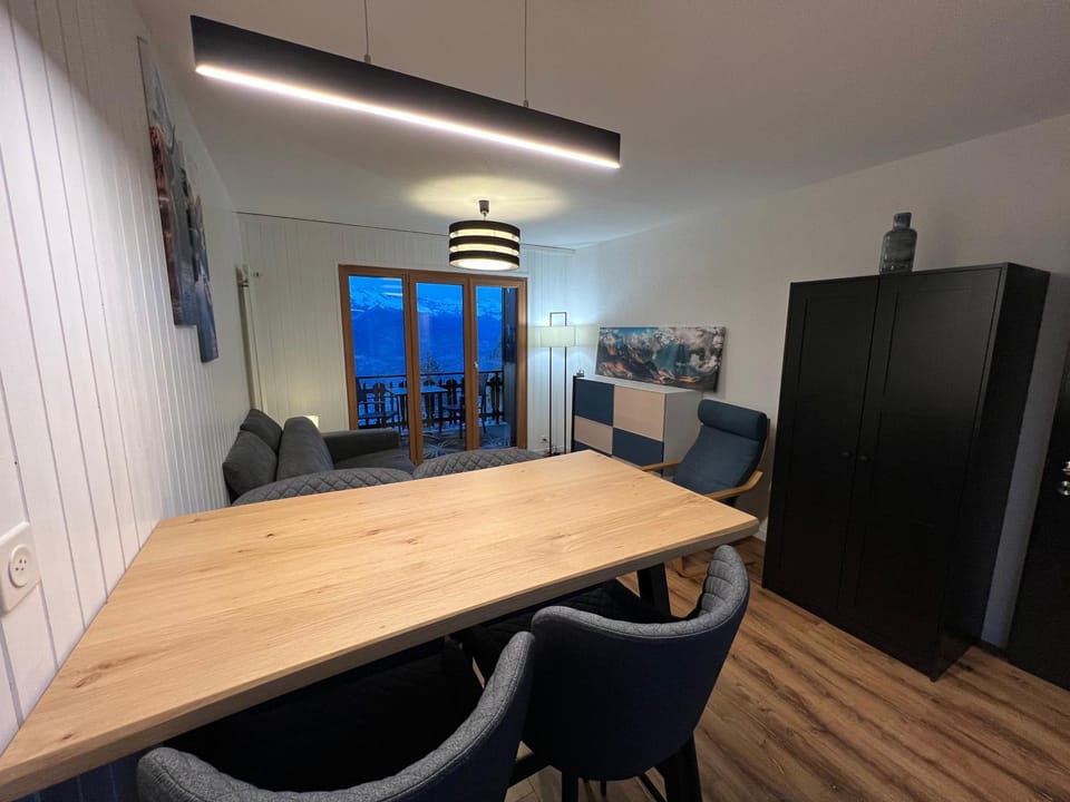 Cosy studio for 4 near ski lift, MELEZES K22 Apartment in Sion