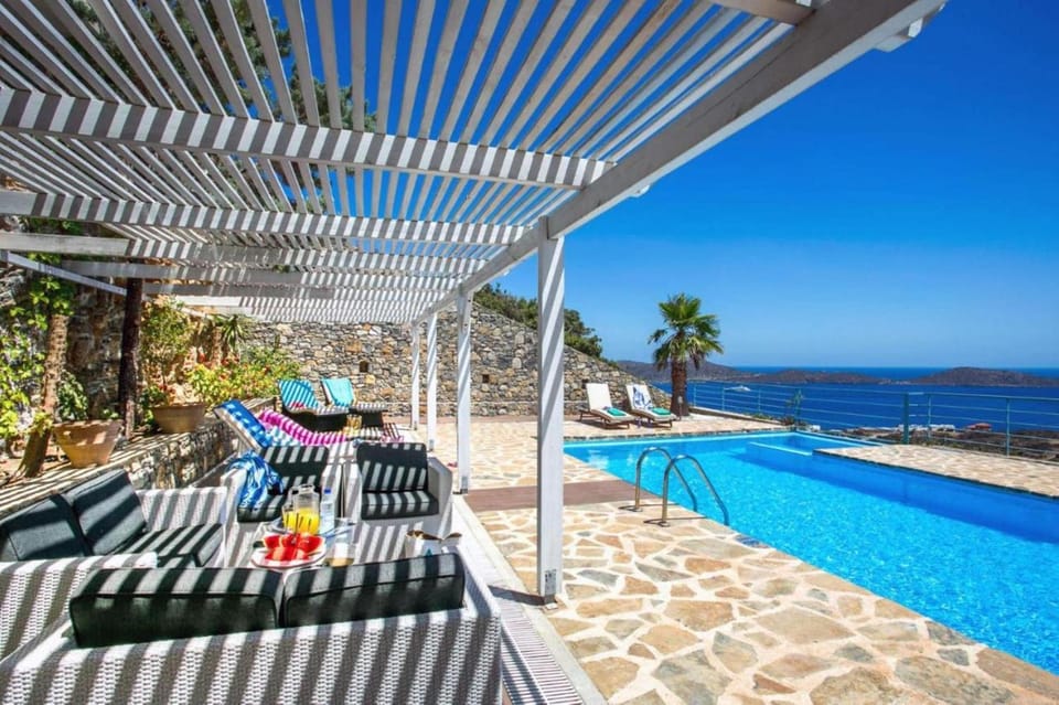 View (from property/room), Sea view, Swimming pool
