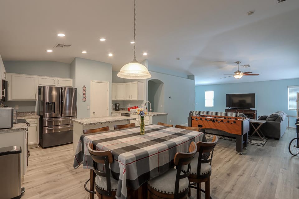 Kitchen or kitchenette, Living room, Dining area