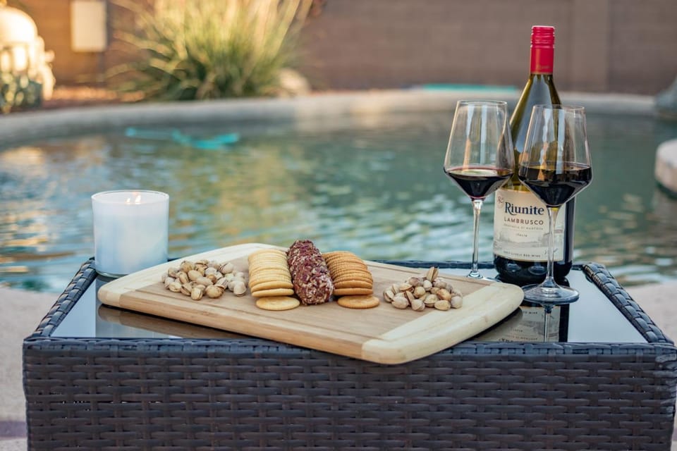 Desert Oasis Amazing Pool Waterfall Firepit Office Villa in Casa Grande