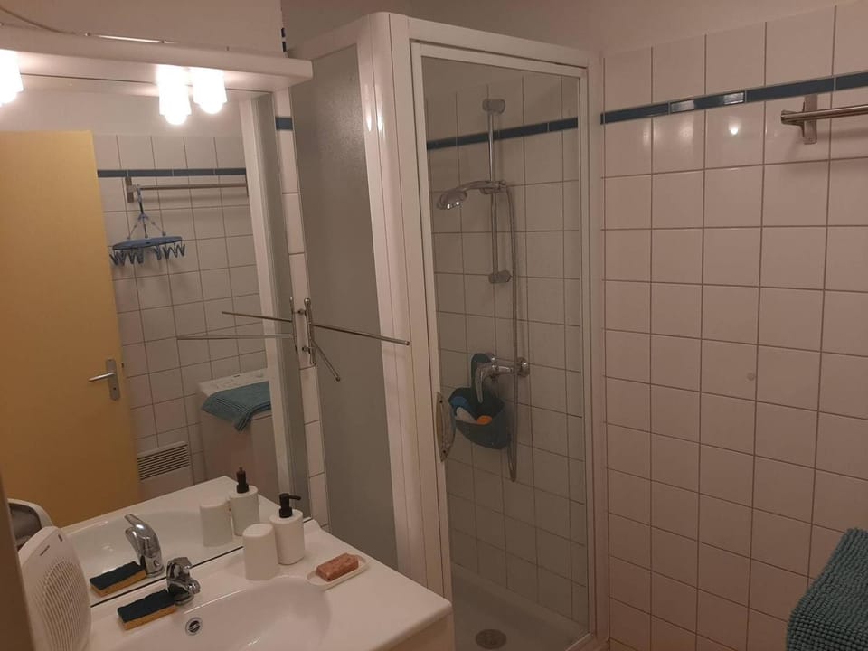 Appartement pour 4-6 pers, proche centre, parking privé, casier à ski Apartment in Cauterets