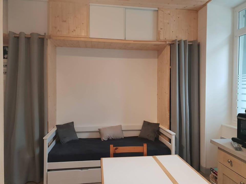Studio rénové central, à 50 m du télécabine, 2-4 pers - FR-1-234-293 Cabin in Cauterets