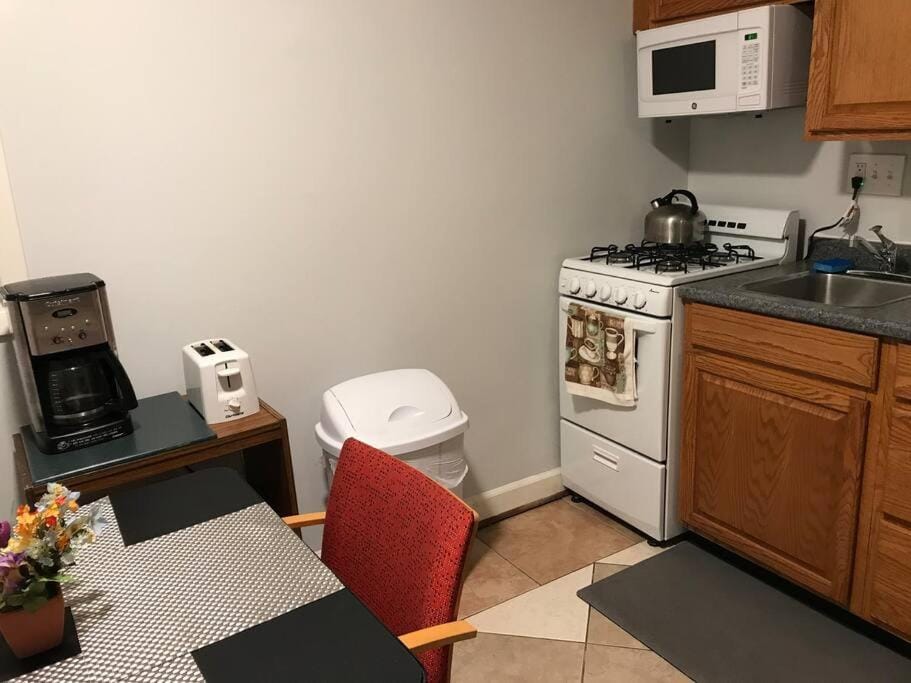 Dining area, minibar, pet friendly, stove, toaster