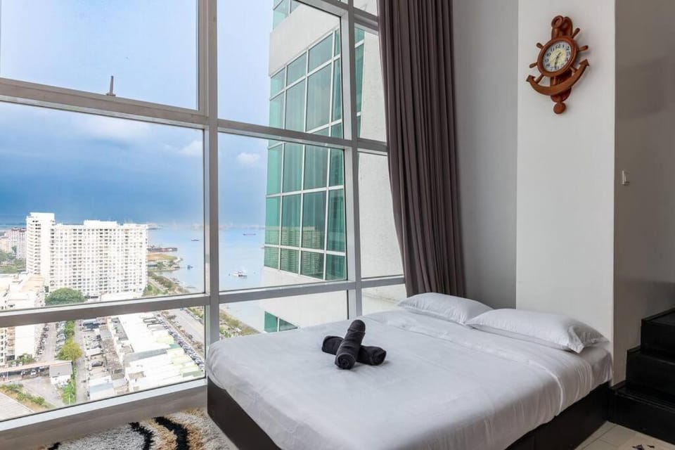2Bedrooms Maritime Luxury Seaview Suite 2-10pax Apartment in George Town
