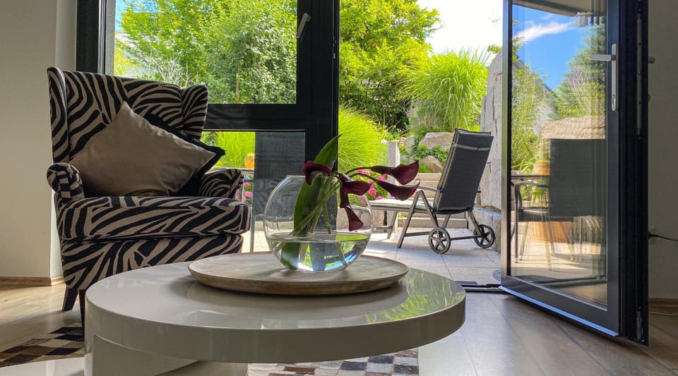 Day, Garden, View (from property/room), Balcony/Terrace, Living room, Seating area, Garden view