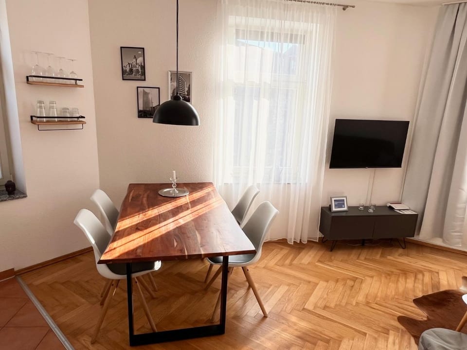 Living room, Dining area