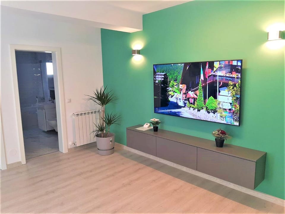 Communal lounge/ TV room, TV and multimedia, Evening entertainment