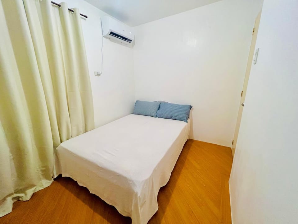 Awesome 2 bedrooms, living & dining area Apartment in Calabarzon