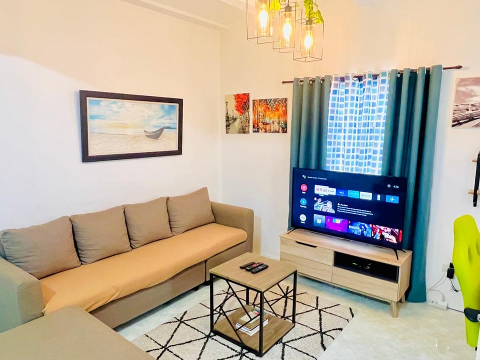 Awesome 2 bedrooms, living & dining area Apartment in Calabarzon