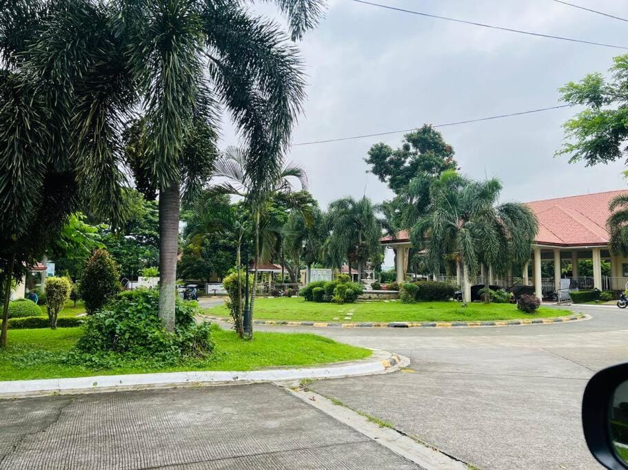 Awesome 2 bedrooms, living & dining area Apartment in Calabarzon