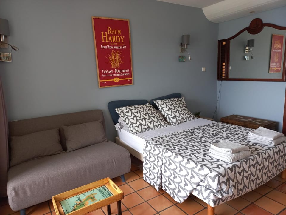 Photo of the whole room, Bedroom