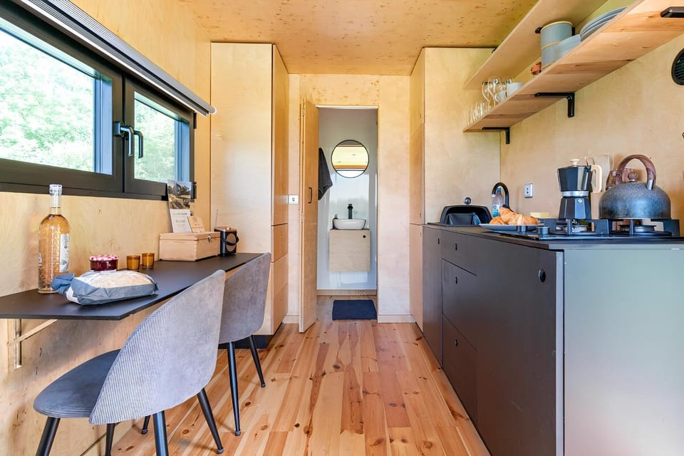 Coffee/tea facilities, Kitchen or kitchenette, Dining area, pet friendly, stove