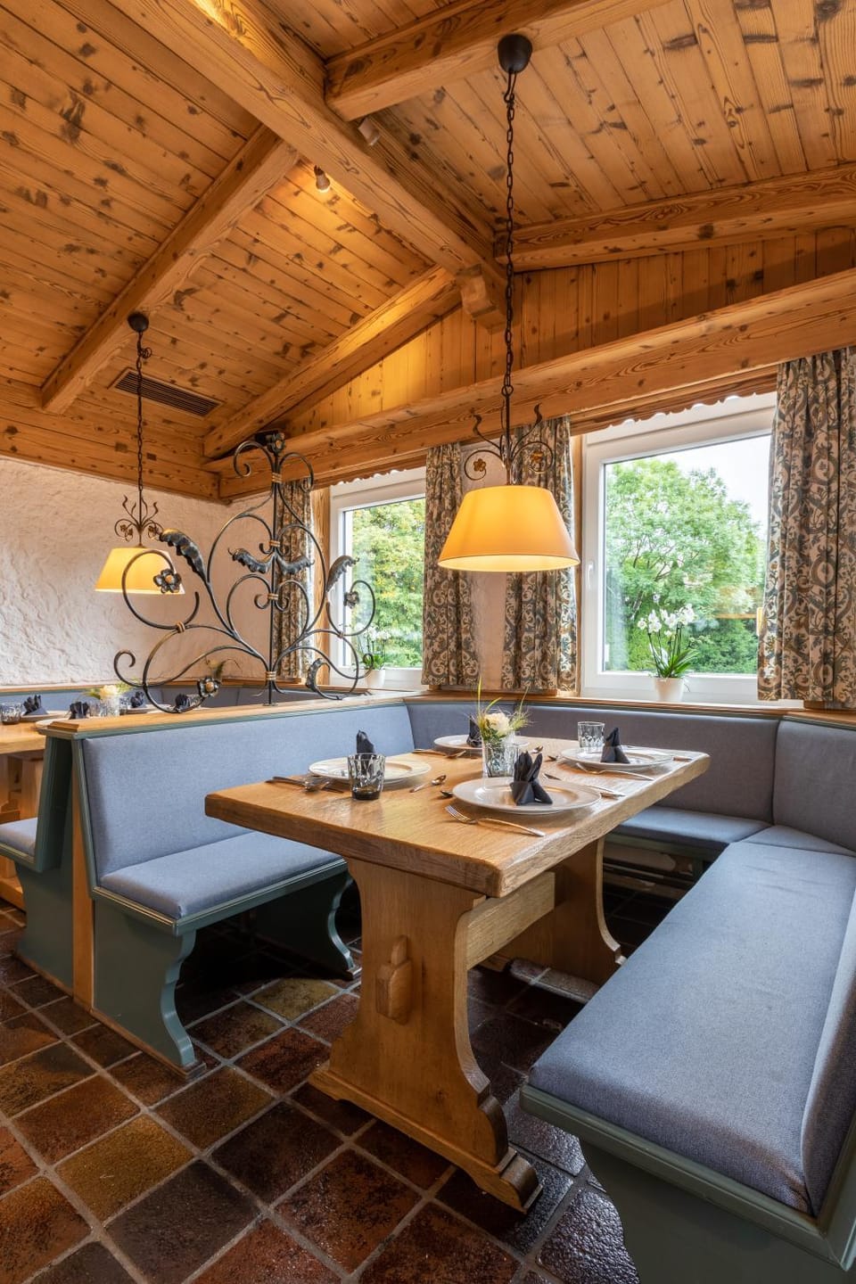 Restaurant/places to eat, Dining area
