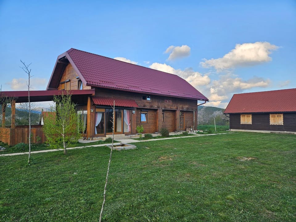 Property building, Spring, Day, Natural landscape, Garden, Garden view