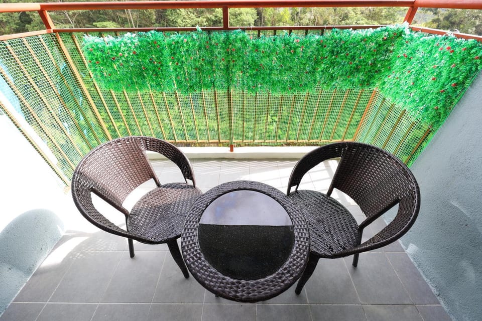 Day, View (from property/room), Seating area, Dining area