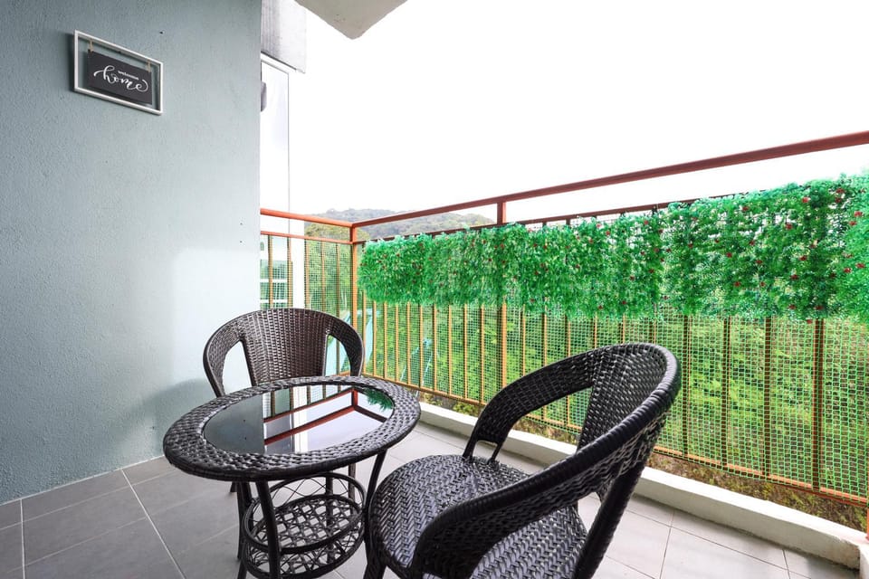 View (from property/room), Balcony/Terrace, Seating area, Dining area, Garden view