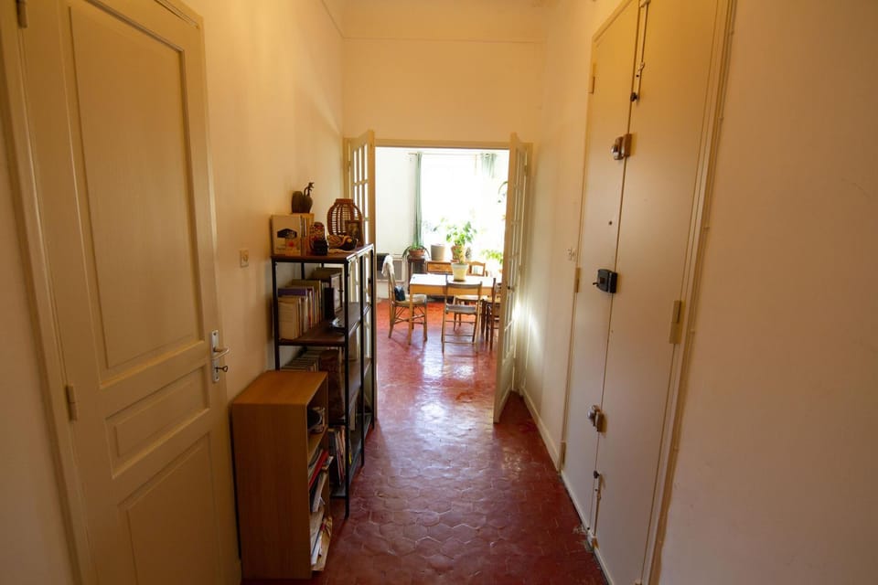 Jolie chambre dans appartement cosy en plein centre Vacation rental in Marseille