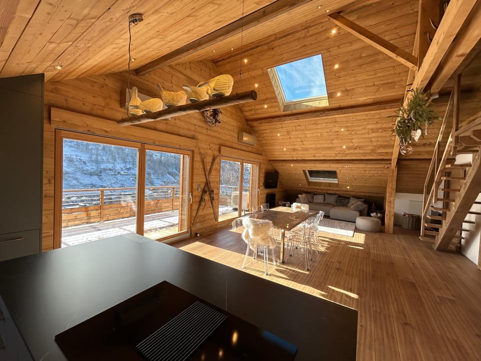 Living room, Seating area, Dining area