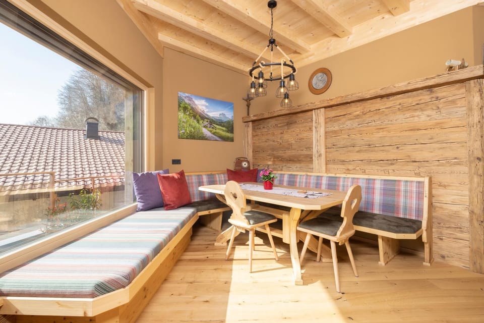 View (from property/room), Living room, Seating area, Dining area